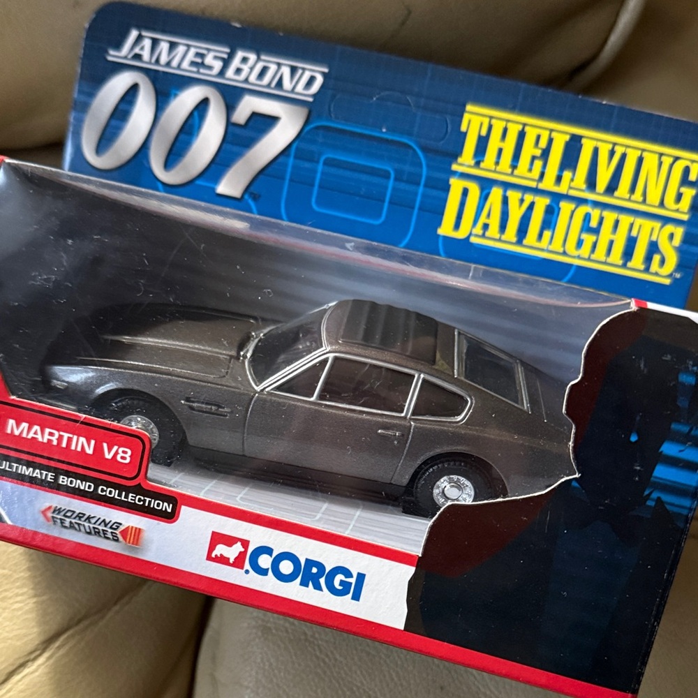 Corgi James Bond 007 Aston Martin V8 Model